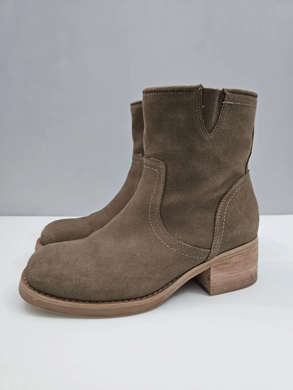 Blondo Cassidie Waterproof Suede Ankle Boot Taupe Block Heel Womens 9.5